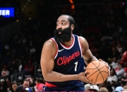 爱游戏体育-哈登与70激战中国队分钟，爆冷胜负难料！，字母哥焦点对战热度持续攀升(中国队70惨败葡萄牙)