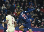 爱游戏-赛地聚焦：法甲窗口期热度飙升；里昂篮板制胜；球迷炸锅；训练强度明显提升的简单介绍